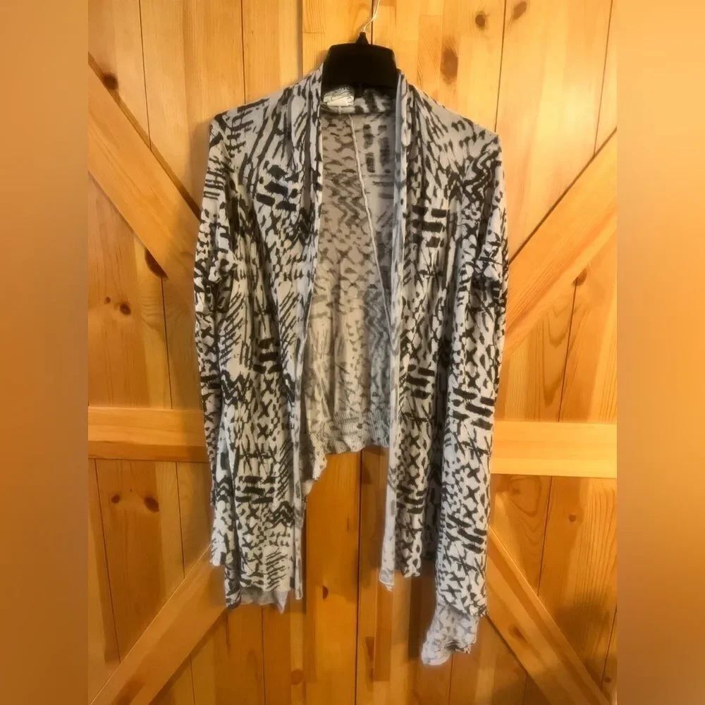 Billabong long sleeved knit open front cardigan Size Small Pockets Gray